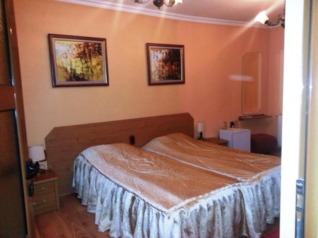 Family Hotel Silvestar Veliko Tarnovo Værelse billede