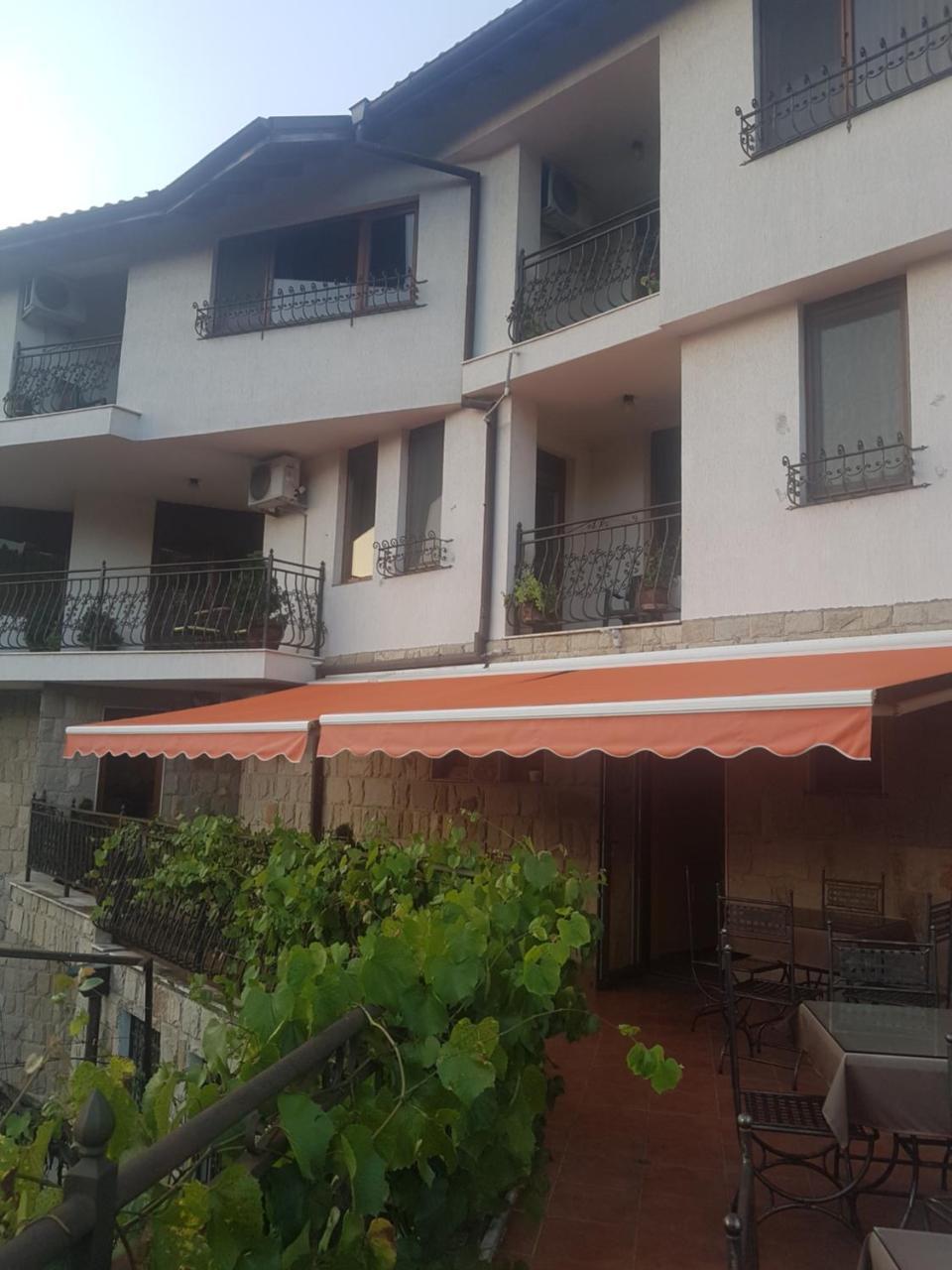 Family Hotel Silvestar Veliko Tarnovo Eksteriør billede